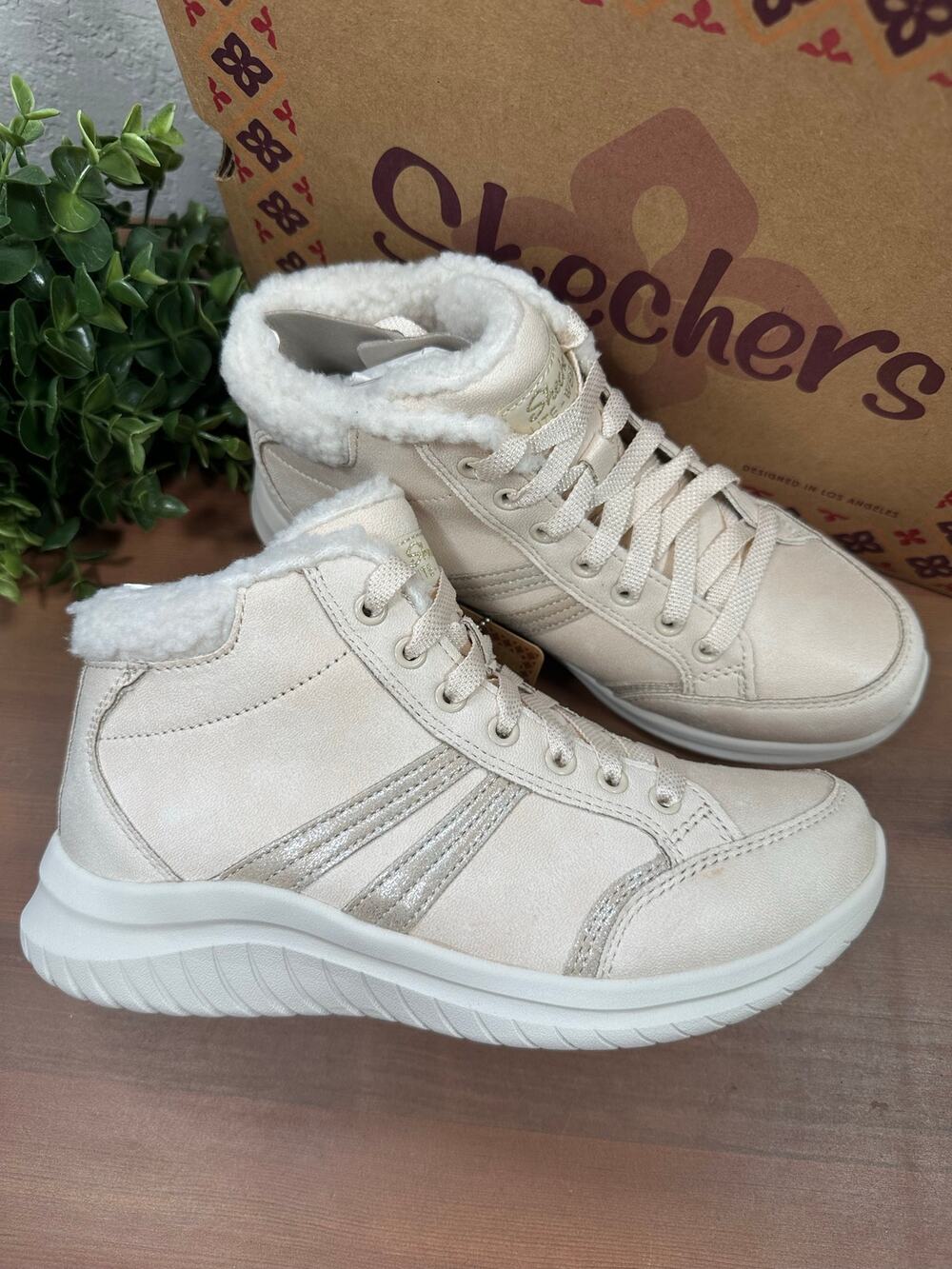 Skechers Women's Ultra Flex Metallic Overlay Sneaker Boots Size 6